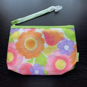 NEW CLINIQUE make-up bag